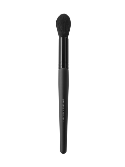 Powder highlighter brush -korostussivellin